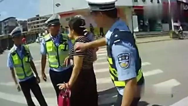漫漫執(zhí)法路，誰來保駕和護(hù)航？